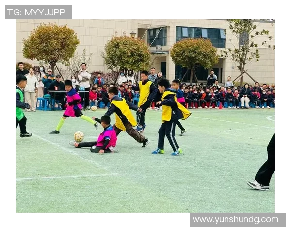 足球男童摄影捕捉青春活力瞬间展现小小球员的梦想与激情